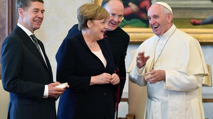 El Papa y Merkel coinciden en la defensa de un mundo multilateral