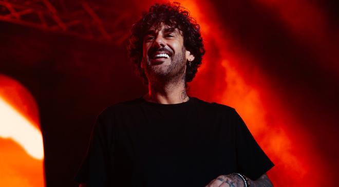 Marco, hijo de Melendi y Dama, recibe el alta hospitalaria tras su operación de urgencia