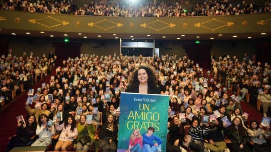 Inma Rubiales desata la locura durante la Feria del Libro de Buenos Aires