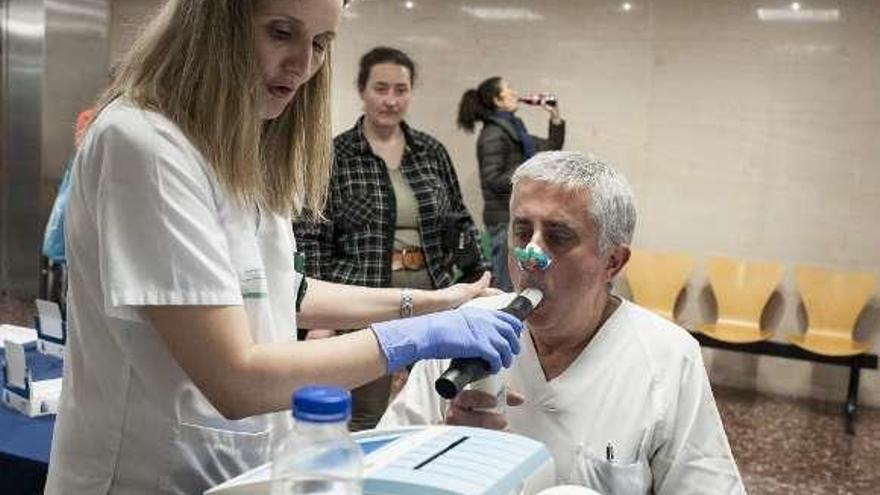 Prueba de espirometría en el edificio Cristal. // Brais Lorenzo