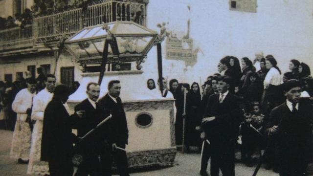 Urna do Santo Entierro en 1920. | // ARQUIVO DO AUTOR
