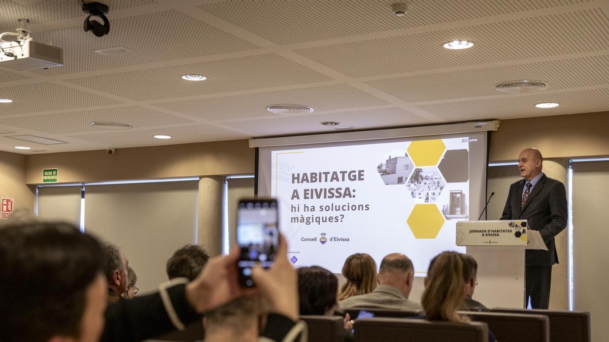 Vicent Marí en la inauguración de las Jornadas de Vivienda en Ibiza