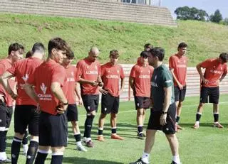 El Marino, primer examen del Sporting de Larcamón