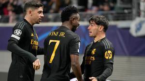 Brahim celebra su tanto al Leipzig con Vinicius y Fede Valverde