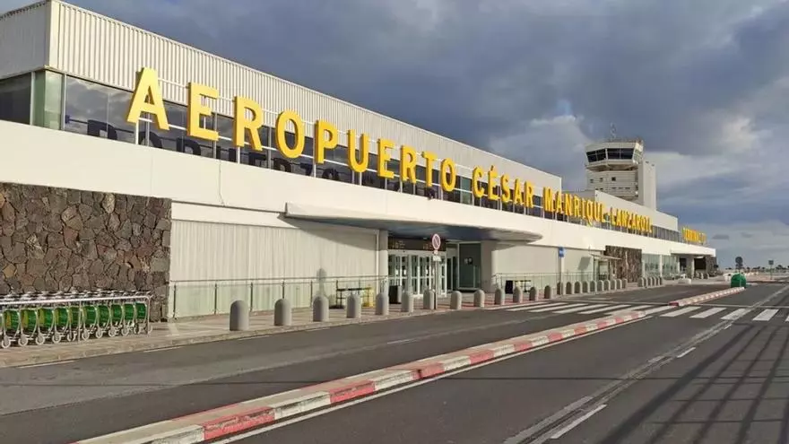 La llegada de vuelos internacionales colapsa el aeropuerto de Lanzarote