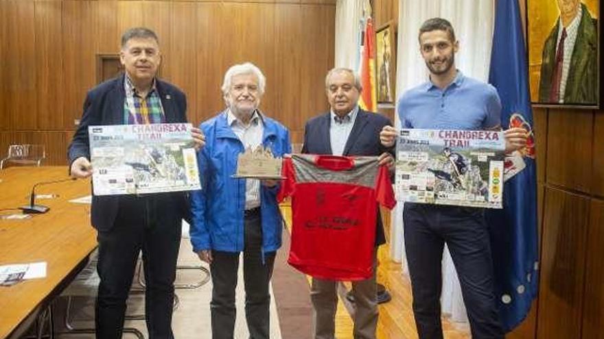 Óscar Sánchez, primero por la derecha, en la presentación. // C. Peteiro