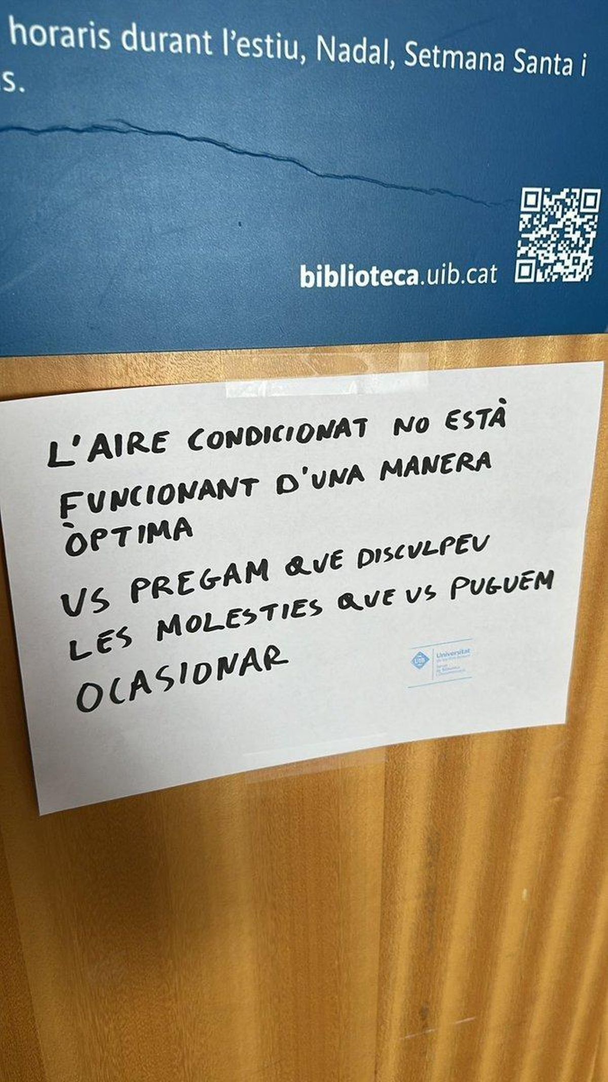 Cartel que informa de la avería.