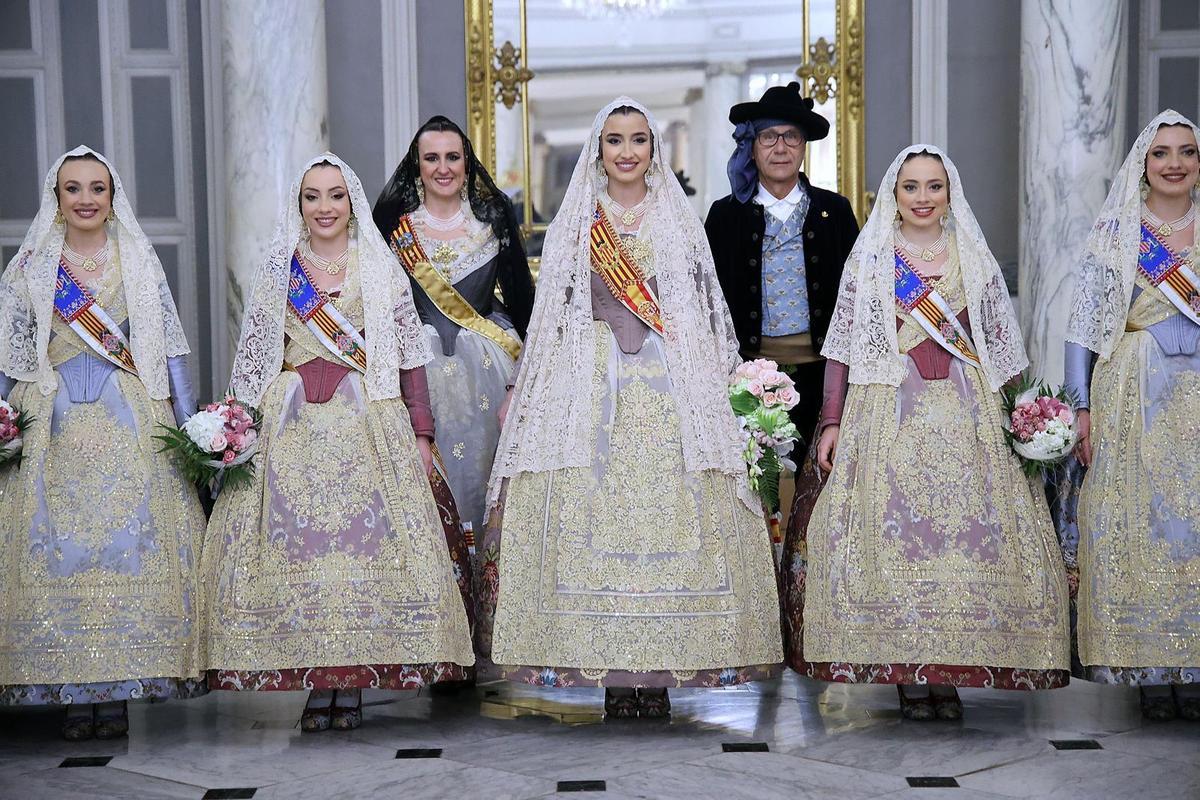 María José Catalá, vestida de fallera en la Ofrenda de 2026