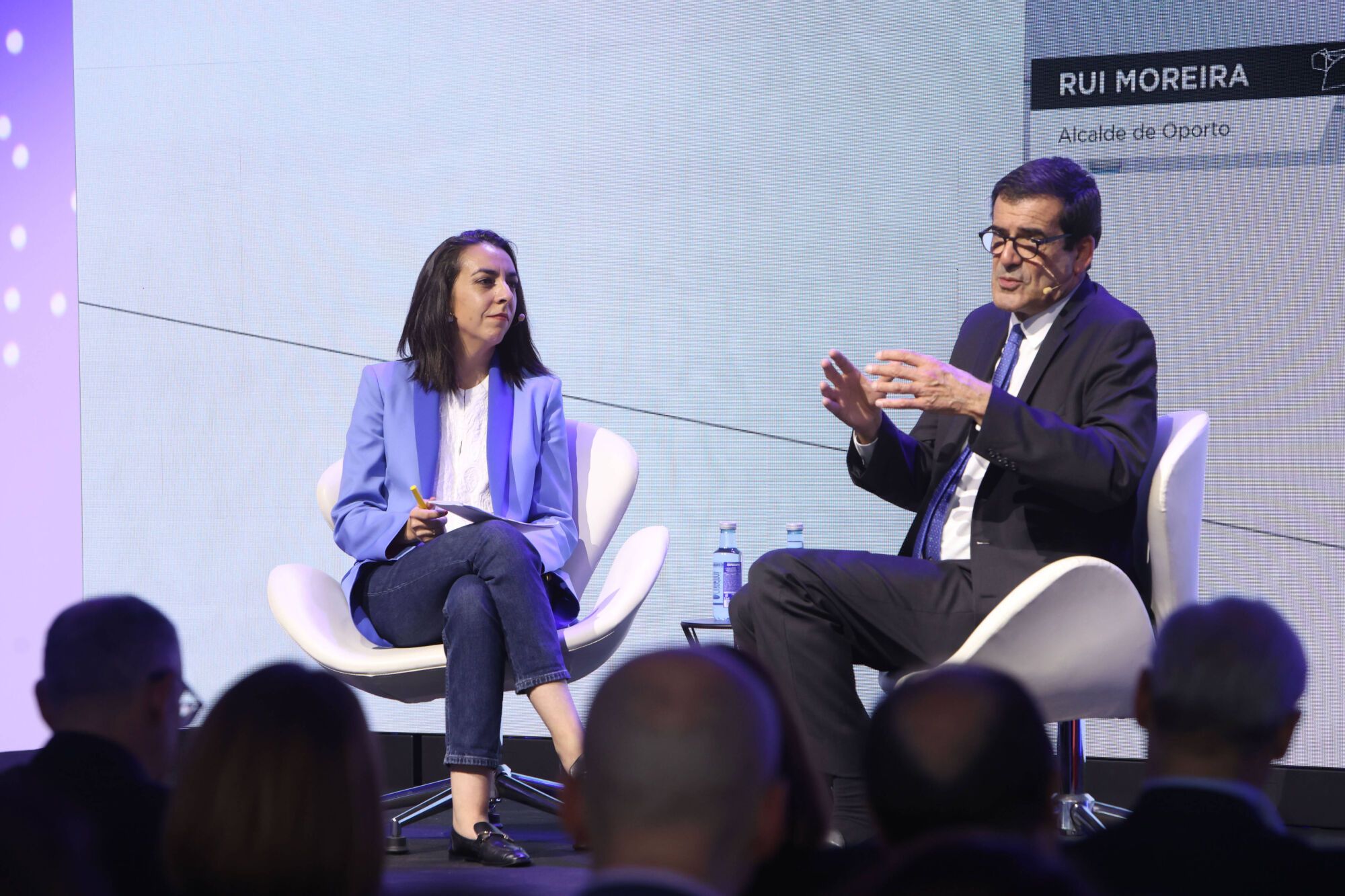 Rui Moreira, alcalde de Porto conversa con Lara Grana, redactora jefa de Faro de Vigo sobre 'Portugal y el Noroeste español: un futuro de alianzas'.