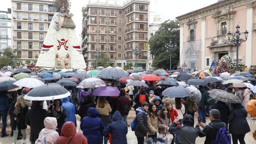 El fervor  por la Virgen puede más que la lluvia