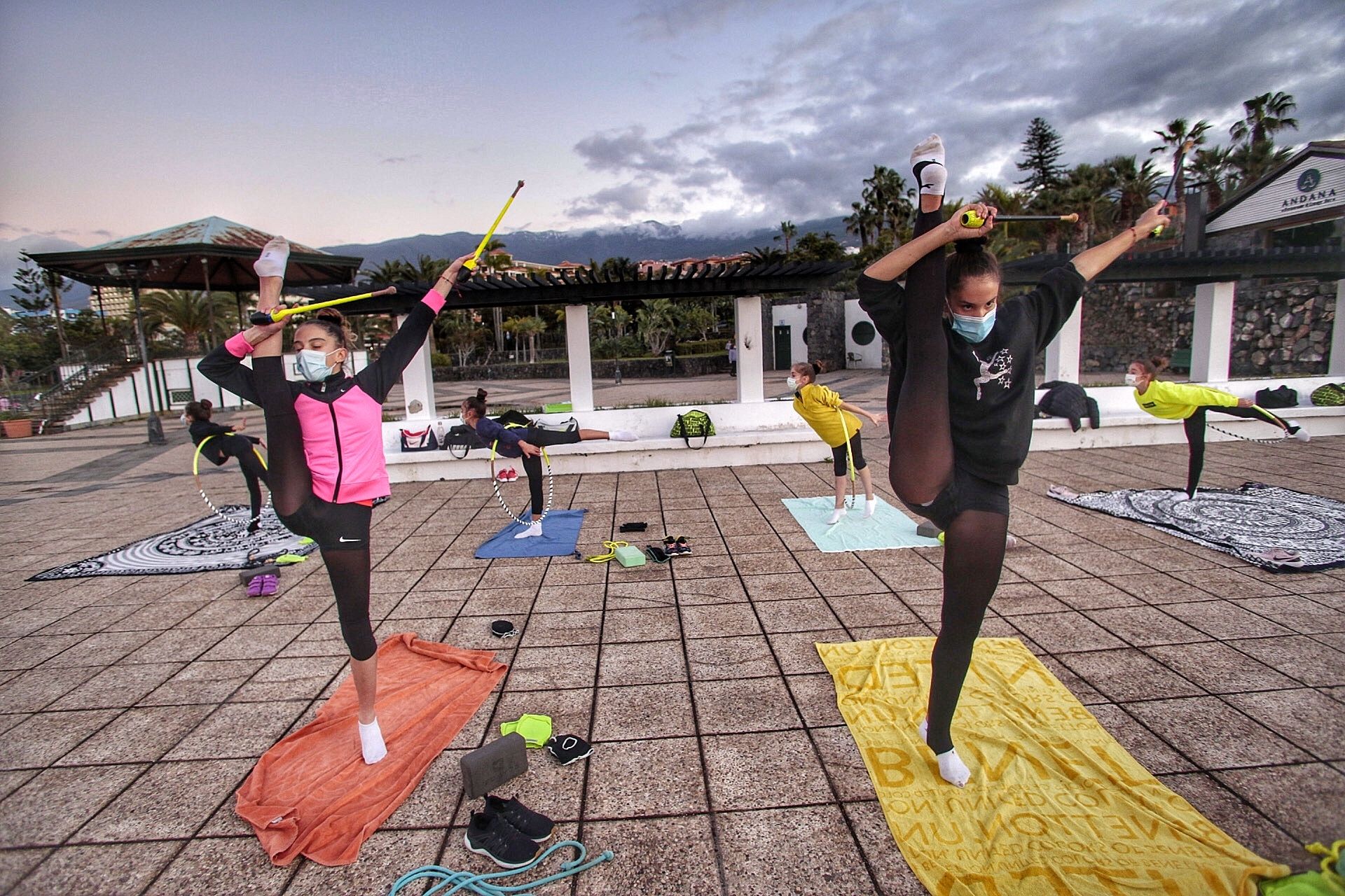 Gimnasia Rítimica: Club Intara de Los Realejos ensayando en Playa Jardín