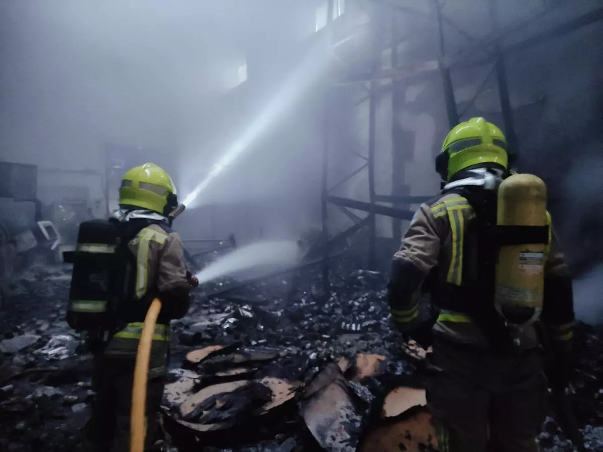 GALERÍA | Las imágenes del incendio de la aceitunera Acenorca de Montehermoso