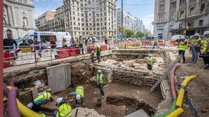 Nueve tumbas romanas y visigóticas salen a la luz en las obras de la Via Laietana de Barcelona
