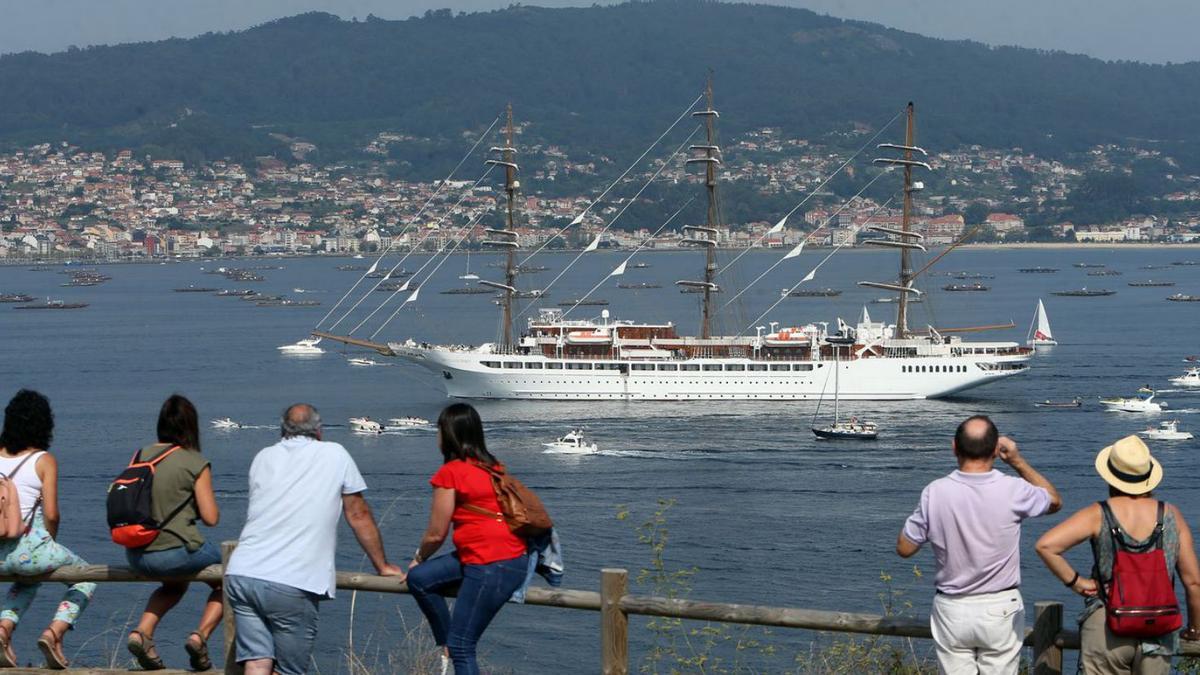 El “Sea Cloud Spirit”, el día de
su entrega en la ría de Vigo.
  | // MARTA G. BREA