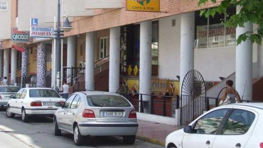 Imagen del tramo de la avenida de las Habaneras con los establecimientos.