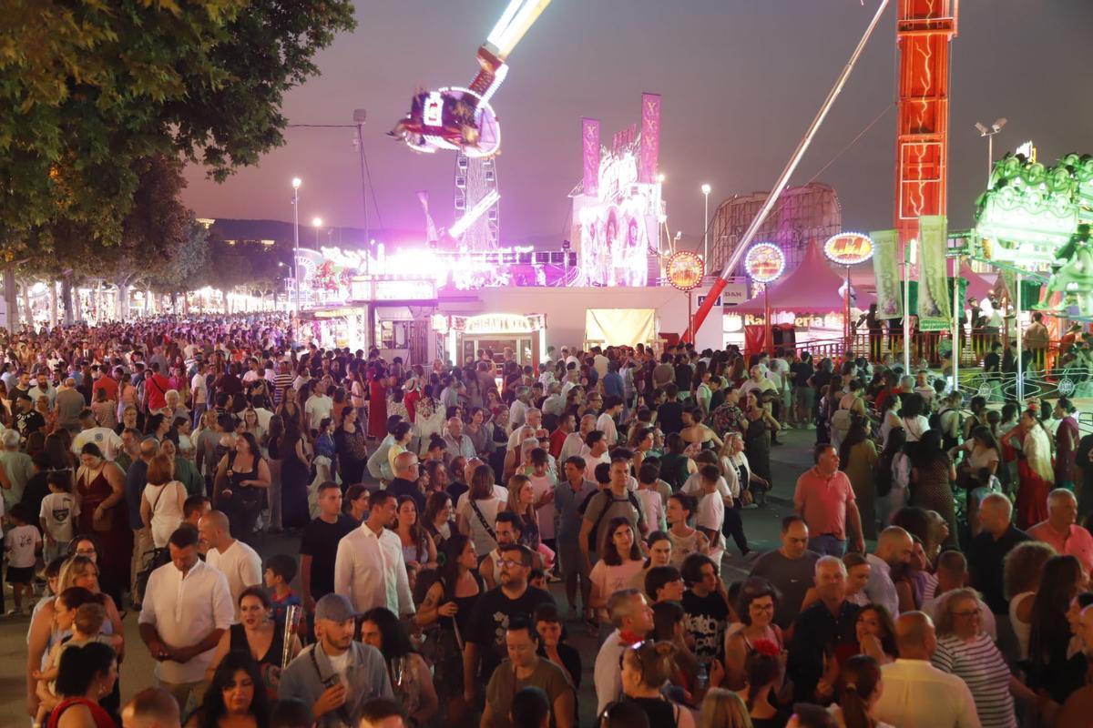El último gran viernes llena la Feria de Córdoba de ambiente y reencuentros El último gran viernes llena la Feria de Córdoba de ambiente y reencuentros