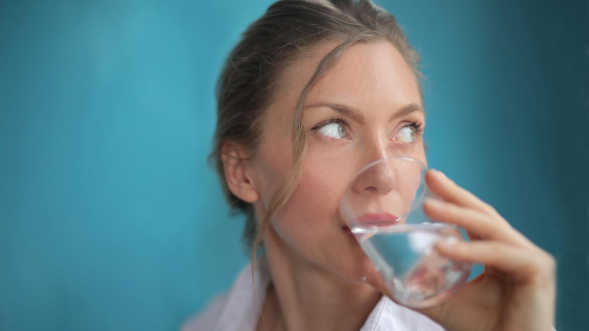 La importancia de beber agua.