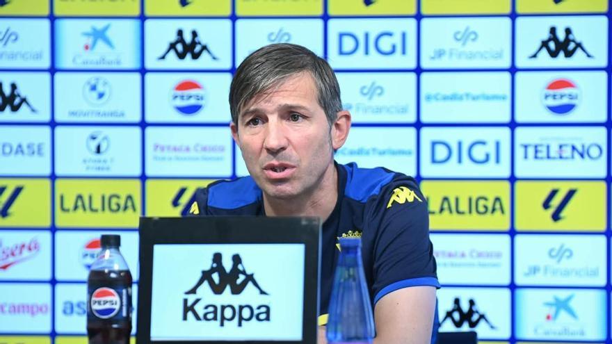 Albert Celades calma la euforia para recibir al Sporting: "Independientemente de los jugadores con los que venga, va a ser muy difícil"