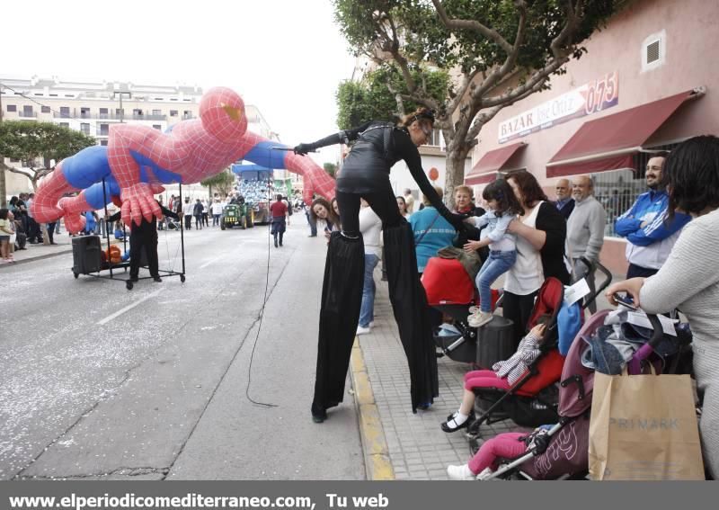 Almassora se llena de fiesta con la cabalgata