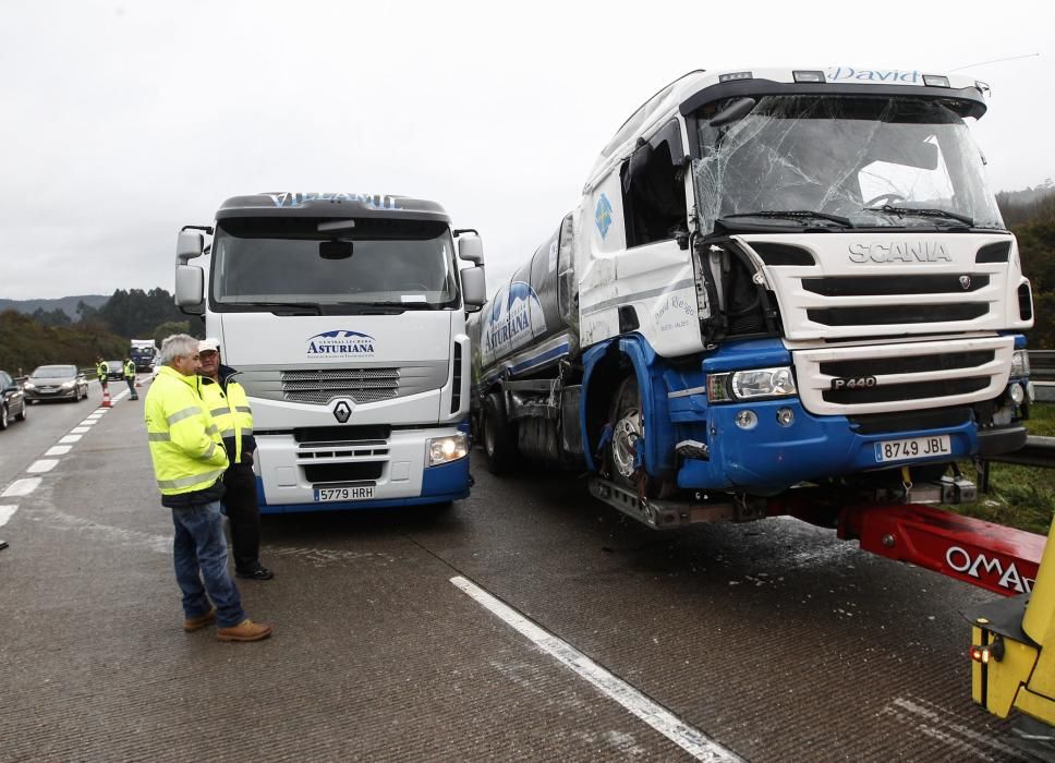 Un accidente en la "Y" provoca varios kilómetros de atasco  en dirección Oviedo