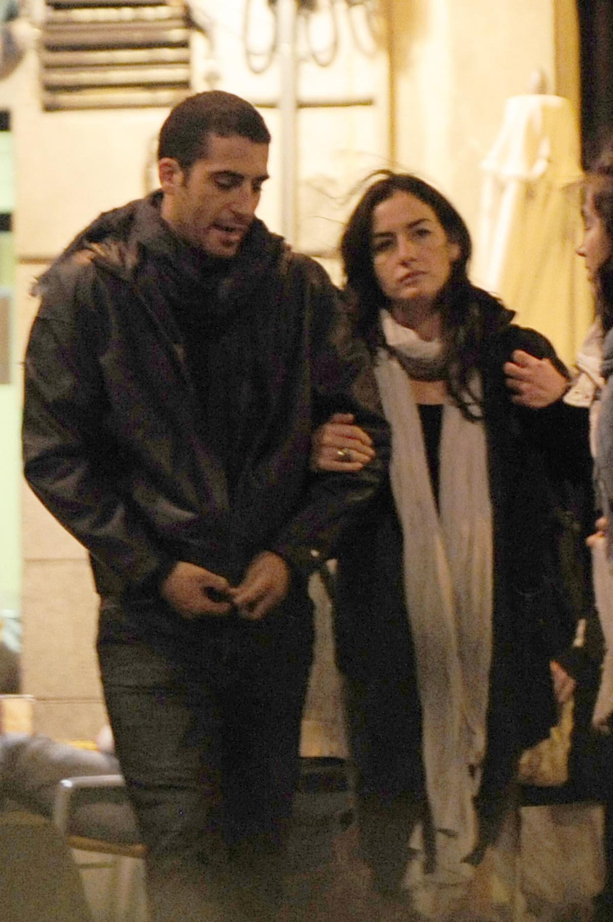 El actor y su pareja Belén López paseando por Madrid