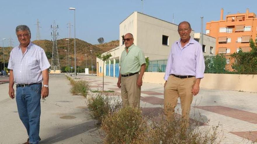 Los vecinos creen que falta limpieza y mantenimiento en este barrio del distrito Puerto de la Torre.