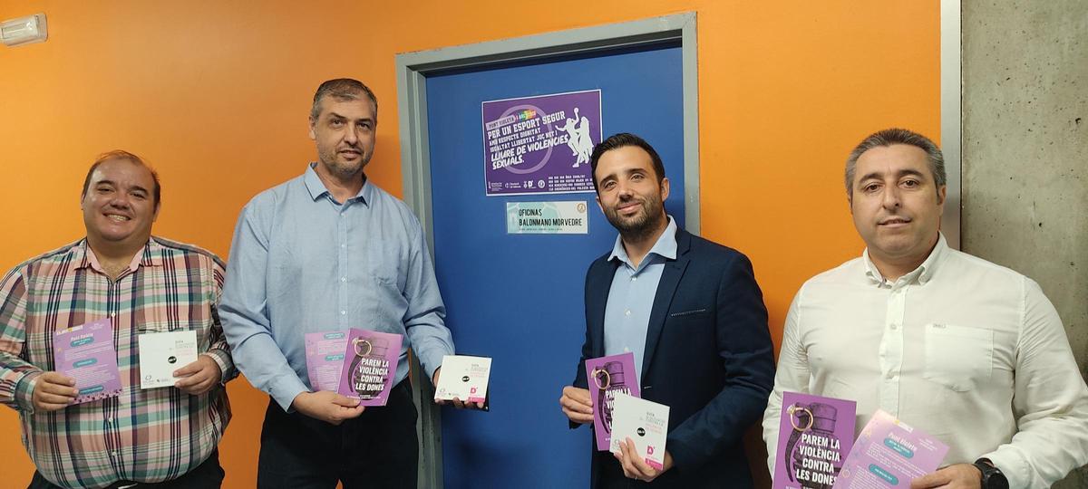 Presentación de los puntos violeta y arcoiris habilitados por el BM Morvedre con la colaboración del Ayuntamiento de Sagunt, la Federación de Balonmano de la Comunidad Valenciana, la Diputació de València y la Conselleria de Igualdad.