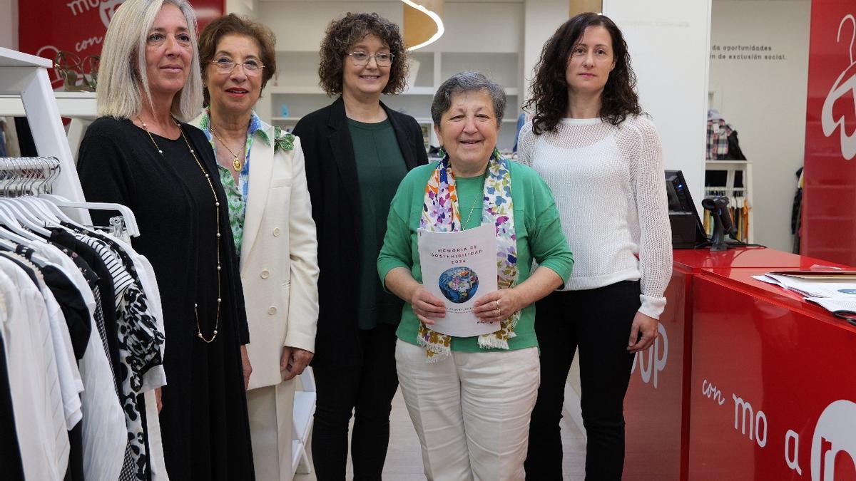 Presentación de la memoria de Arroupa en su tienda de la calle Barcelona