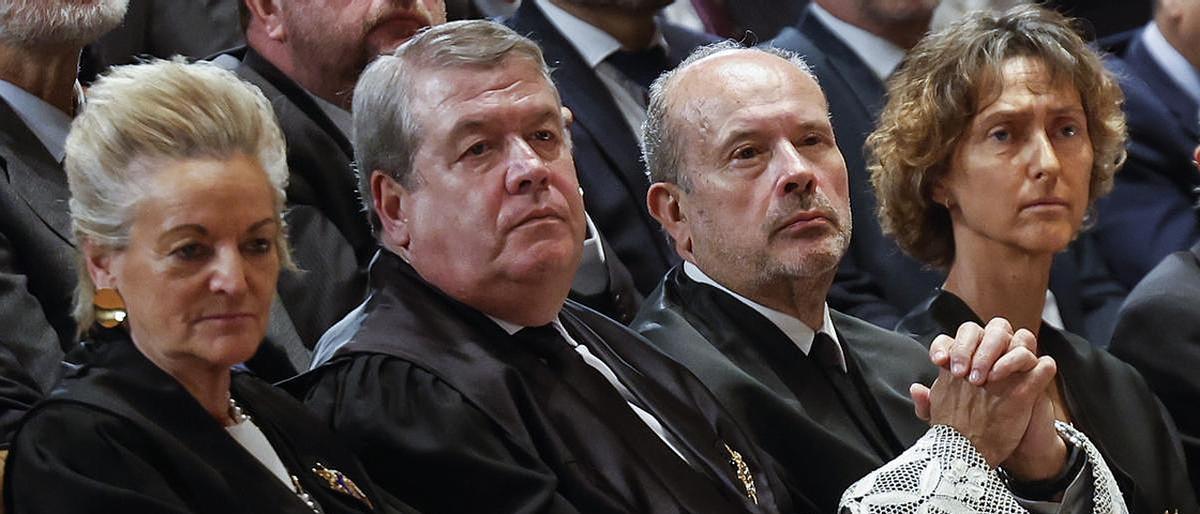 Juan Carlos Campo y Laura Díez Bueso, a la derecha de la imagen.