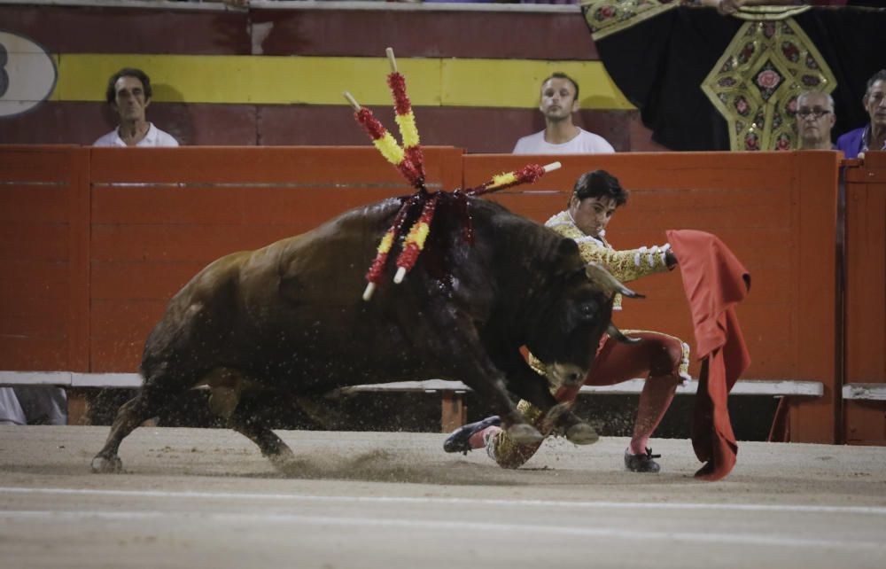 La infanta Elena y sus hijos en los toros