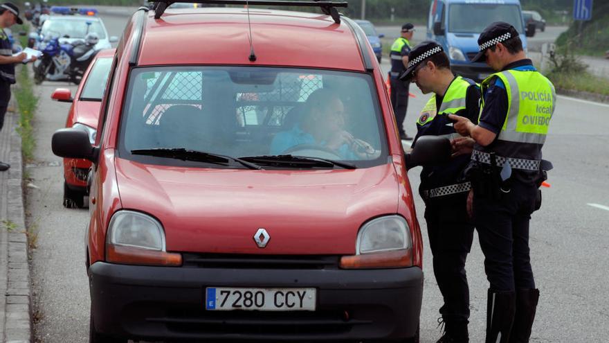 Un control de alcoholemia en Oviedo.