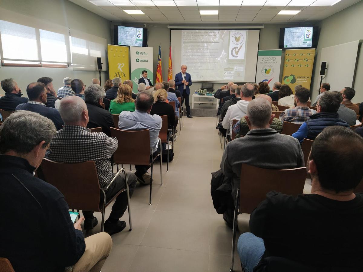 Aguado (AVA) interviene durante la presentación dels sello de calidad