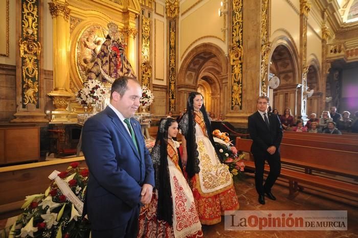 Ofrenda floral a la Virgen de las candidatas a Reina de la Huerta