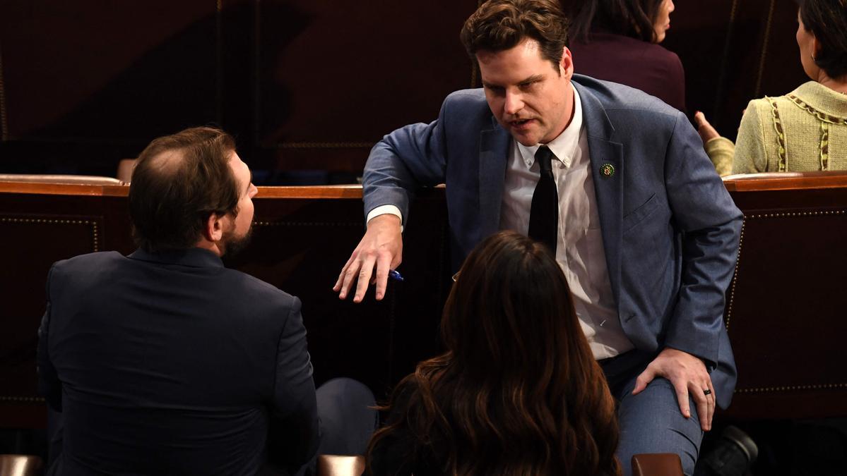 El representante Matt Gaetz (republicano de Florida) se dirige a sus colegas congresistas en el hemiciclo de la Cámara de Representantes de Estados Unidos, en el Capitolio de Washington, DC, el 4 de enero,