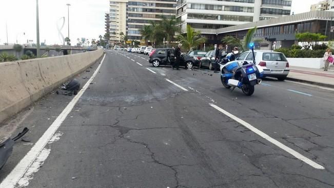 Accidente en el acceso a Juan XXIII desde la Avenida Marítima