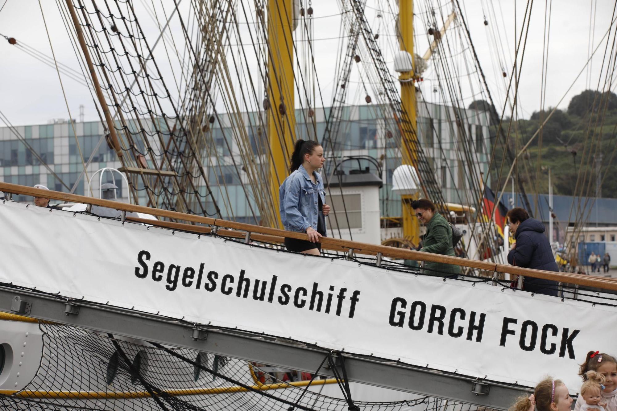 La jornada de puertas abiertas en el buque escuela "Gorch Fock", en imágenes