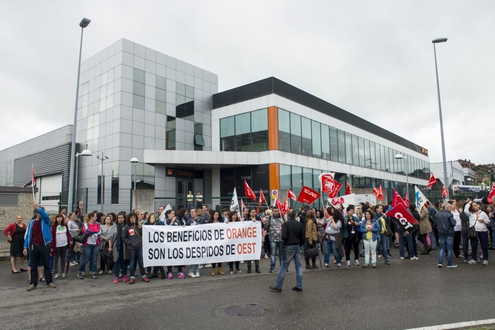 Concentración de los empleados de Orange en la sede del polígono Espíritu Santo