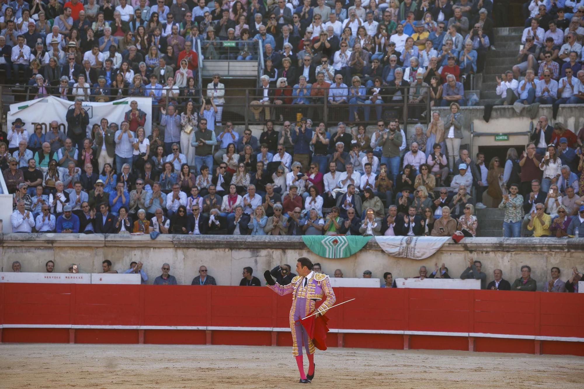 Todas las imágenes de la reaparición de Enrique Ponce en Nimes