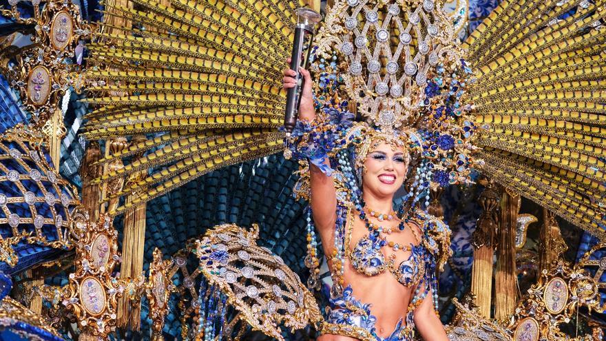 Adriana Peña, reina del Carnaval de Santa Cruz de Tenerife