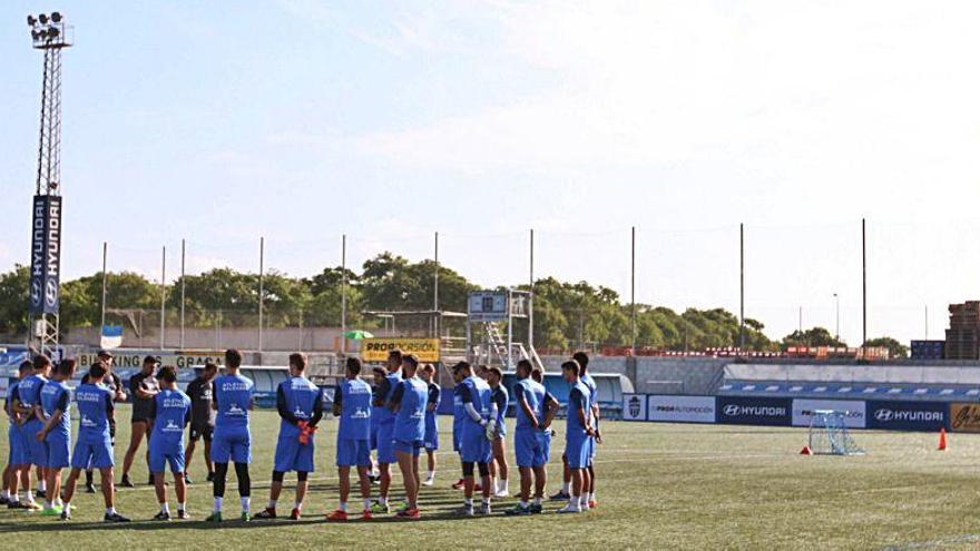 El conjunto blanquiazul volvió ayer a los entrenamientos en Son Malferit.