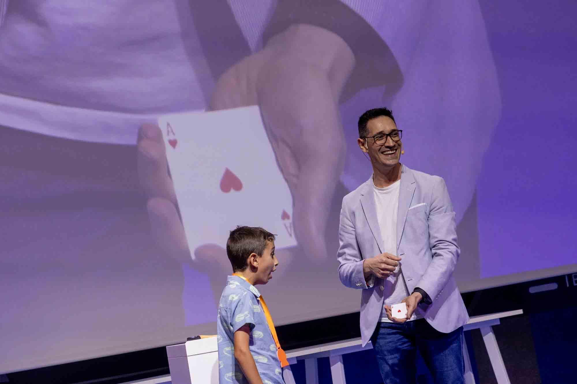 Entrega de premios del concurso infantil de relatos cortos "Cuéntame un cuento para comer" en el Club INFORMACIÓN organizado por COES
