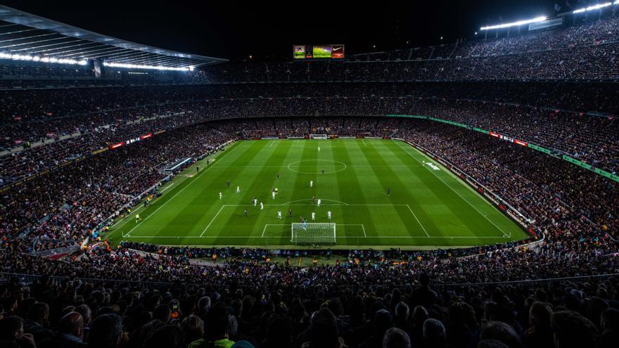 Vista del Camp Nou durante un partido.