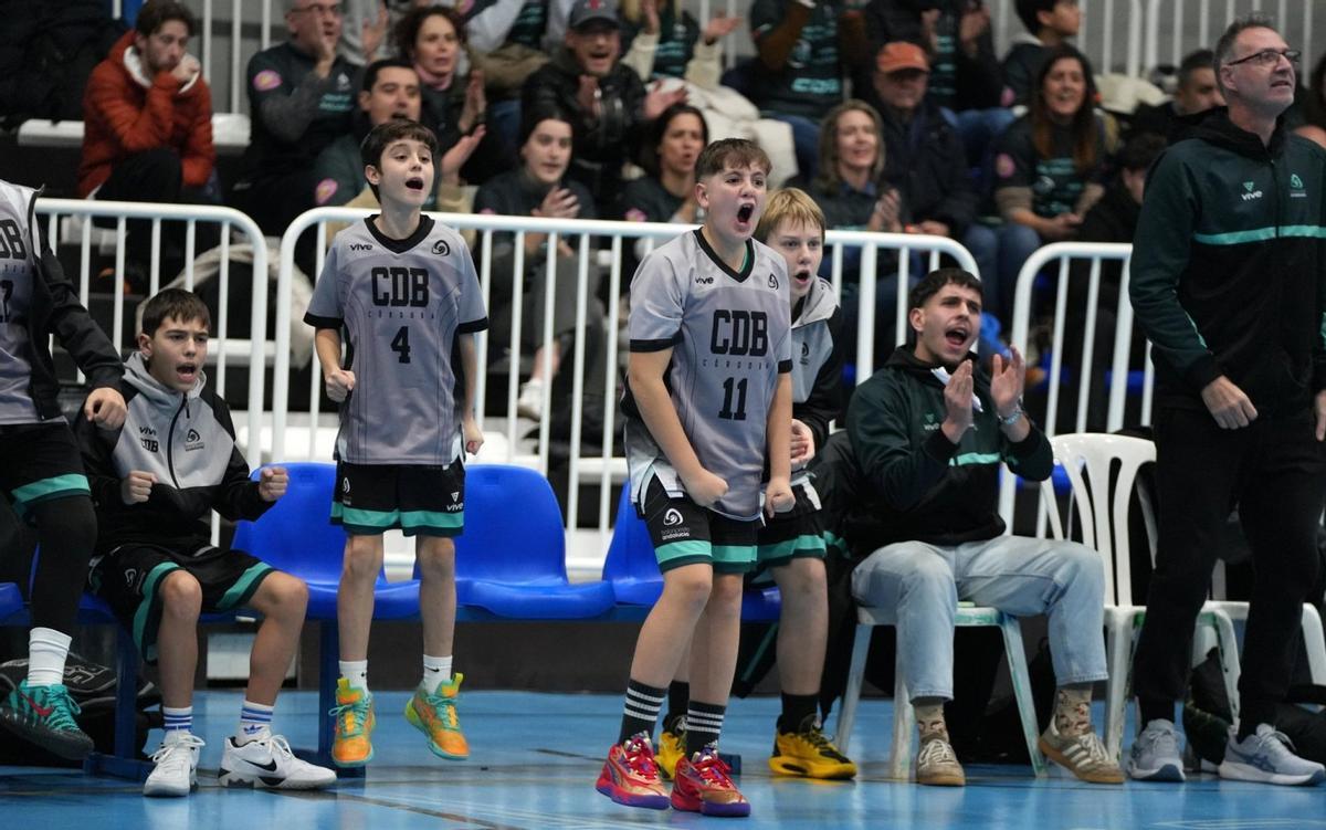 Los jugadores cordobeses celebran una jugada.