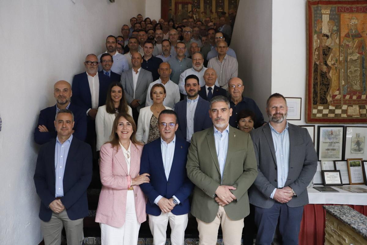 Homenaje al guardia civil José Consuegra tras 25 años como responsable de prensa y comunicación de la Comandancia.