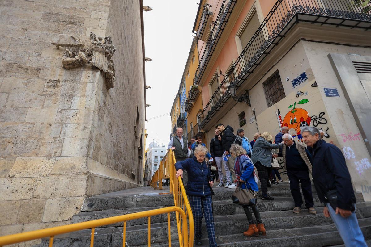Vallado de la Lonja con motivo de las fallas.