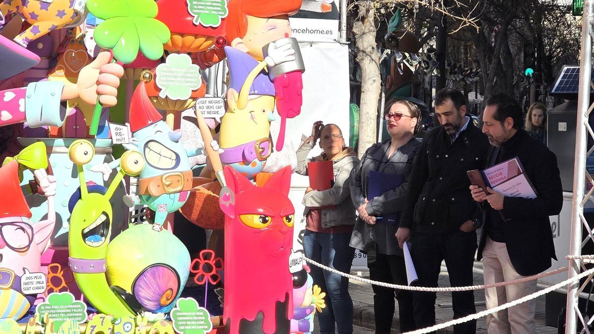 El jurado de infantiles visita la falla Duque de Calabria