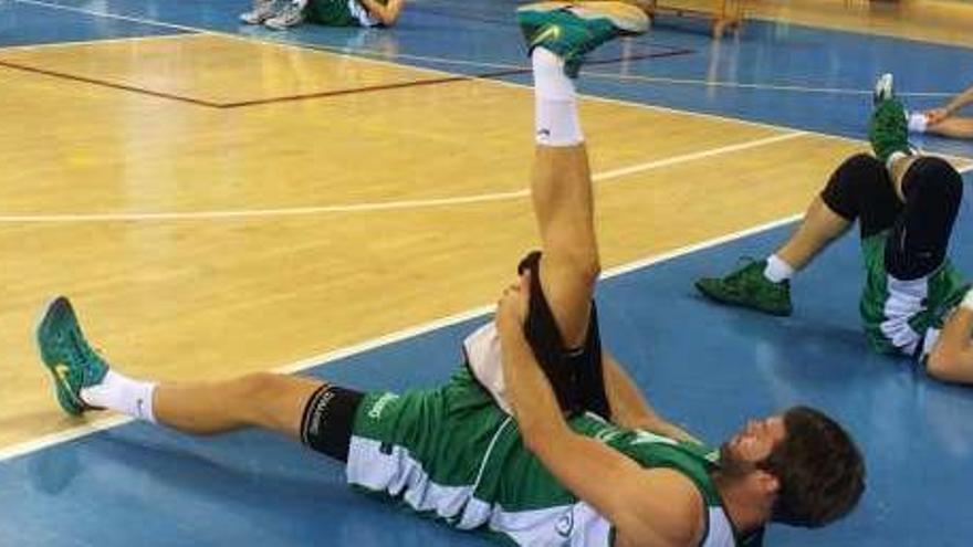 Los jugadores, anoche, en el Palau Blaugrana.