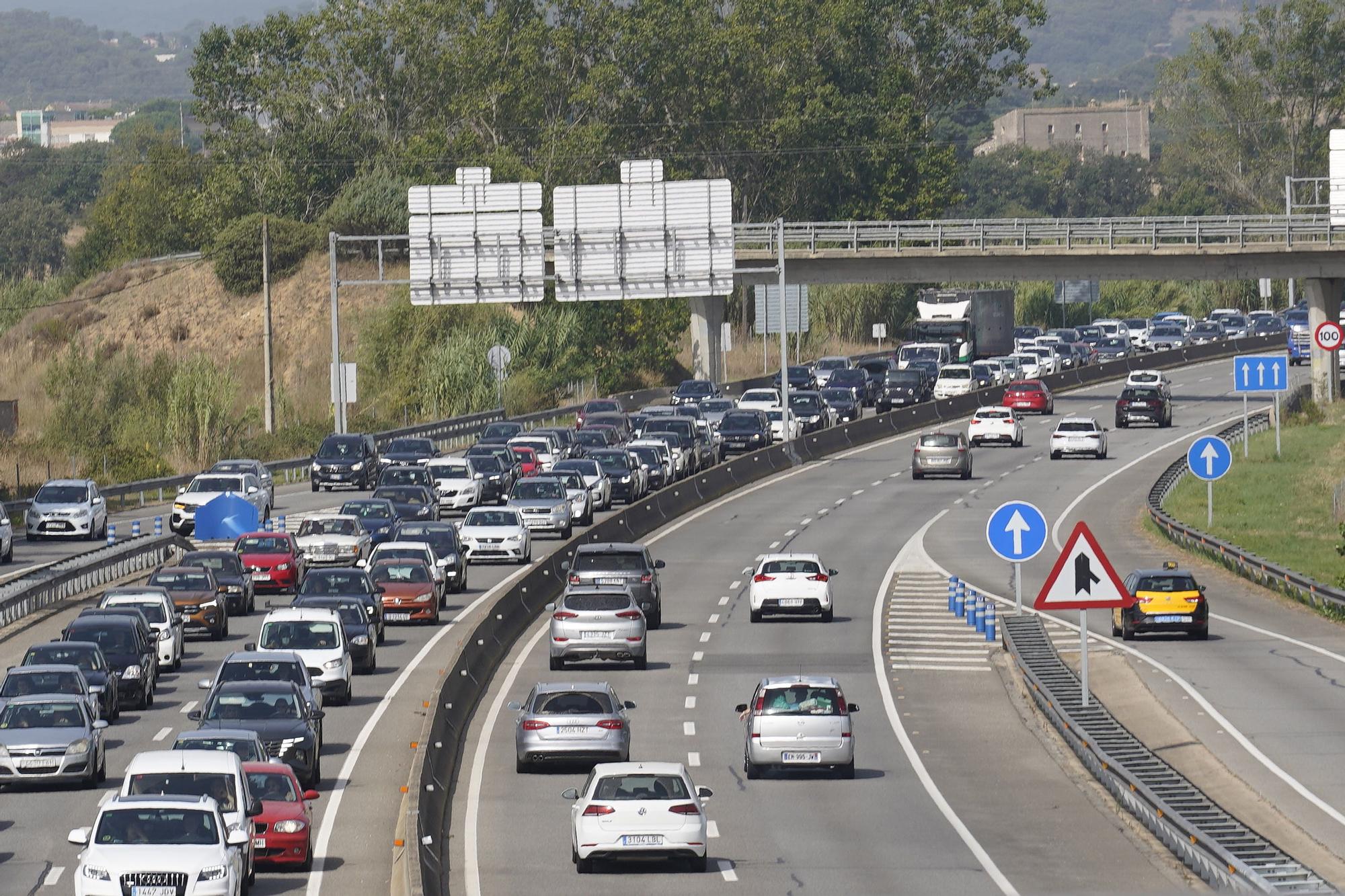 Cues a l'accés a la Costa Brava, a Vidreres