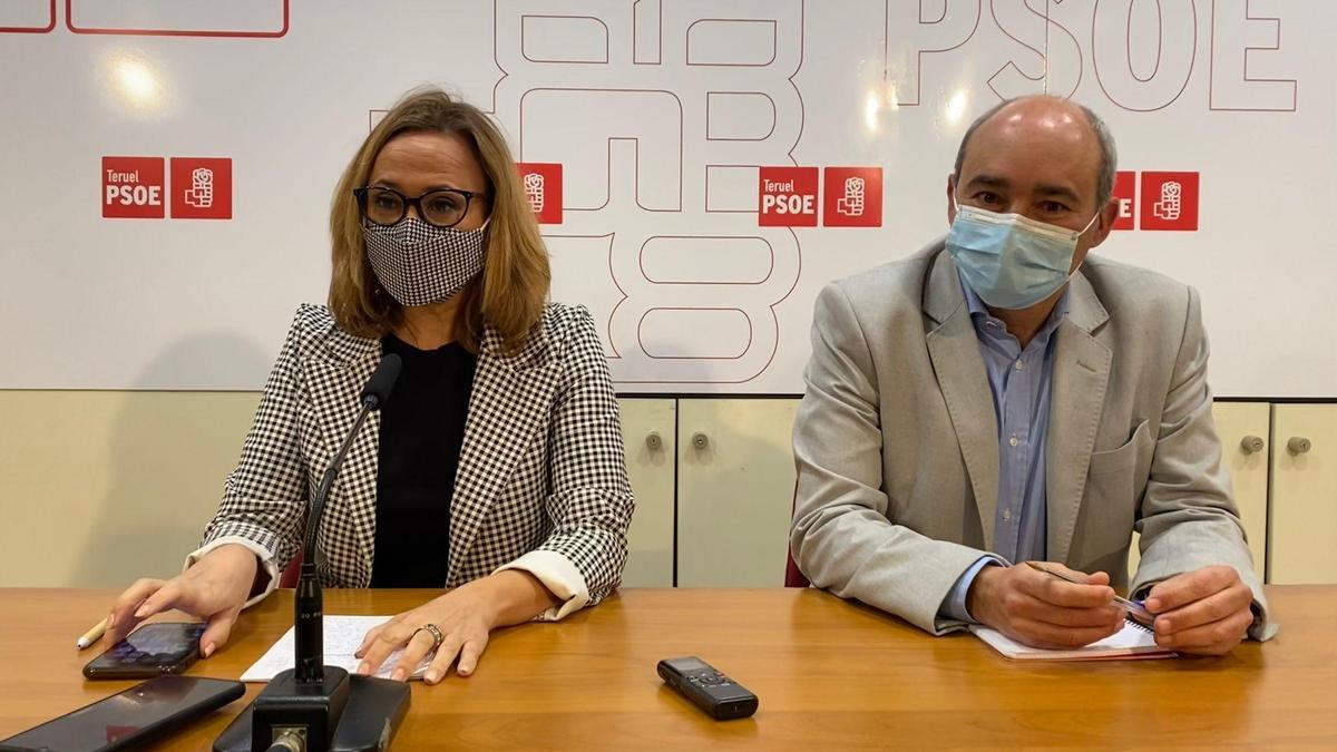 Mayte Pérez, secretaria general del PSOE Teruel, y Javier Baigorri, secretario de organización.