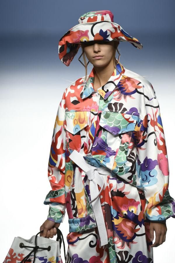 María Escote primavera-verano 2017 MBFWM: kimono oversize estampado